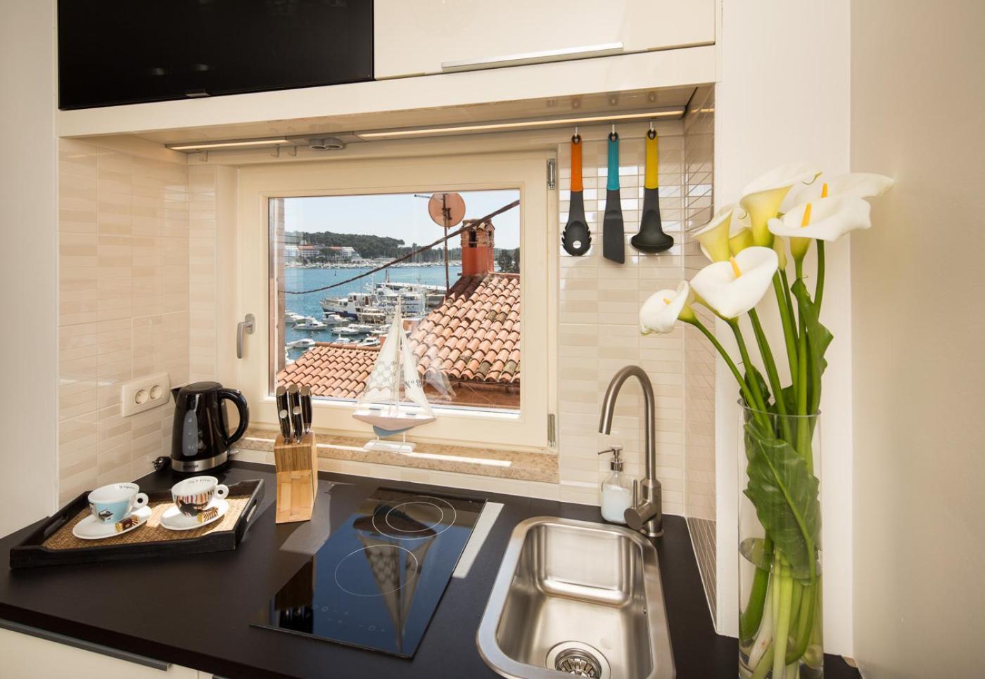 Apartment Shambala Sea View 로비니 외부 사진